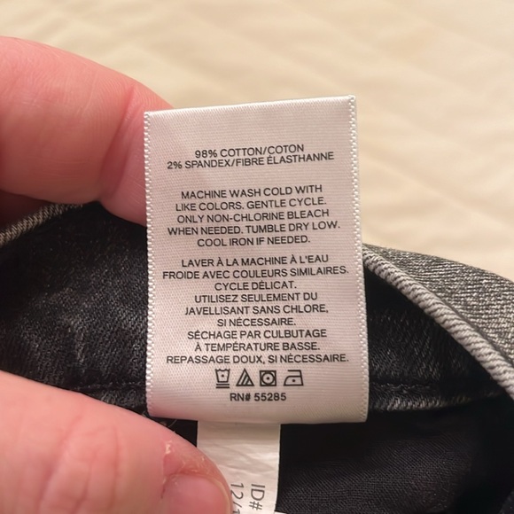 Express Midi Mid Rise Original Distressed Jean Short Black Size 00 - Picture 4 of 4